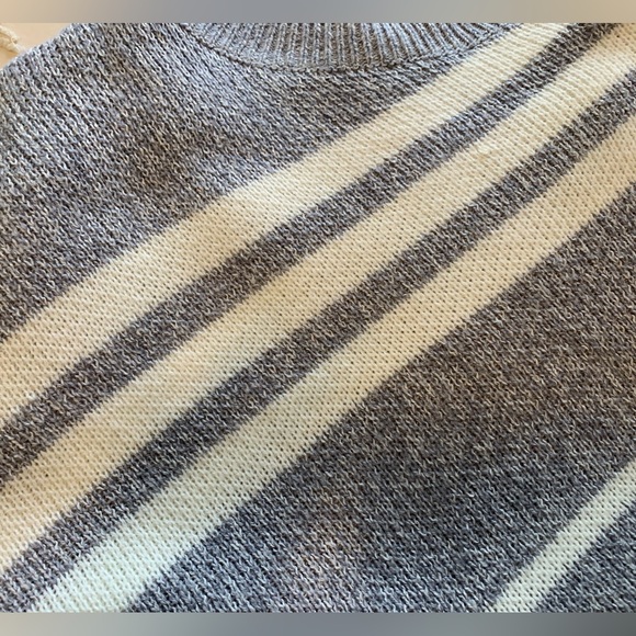 SHEIN Clasi Striped Pattern Batwing Sleeve Asymmetrical Hem Knit Women’s Poncho - Picture 3 of 4